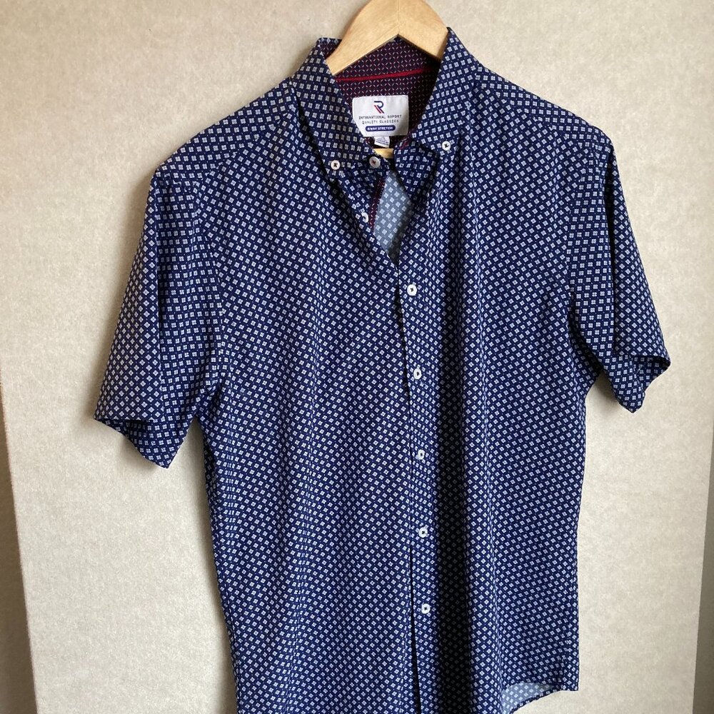 International Report Men's Short Sleeve 4-Way Stretch Casual Shirt